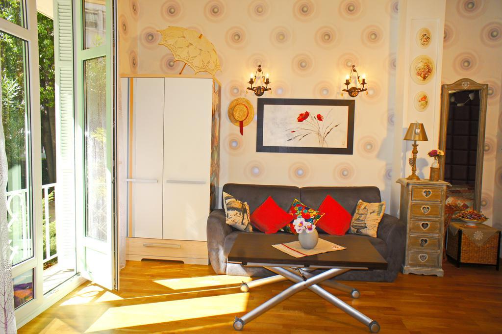 Studio Alberti Niza Habitación foto